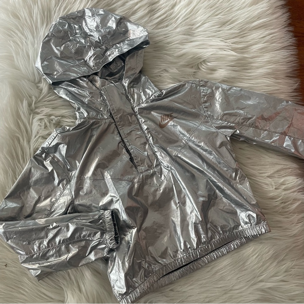 Nike Girls Silver Metallic Pull Over Half Zip Hooded Running Jacket Space Size 6